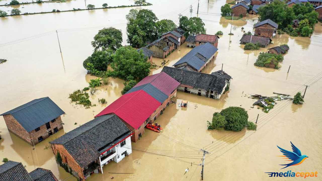 Banjir Thailand Selatan: 13 Tewas, Darurat Diumumkan, Apa yang Terjadi?