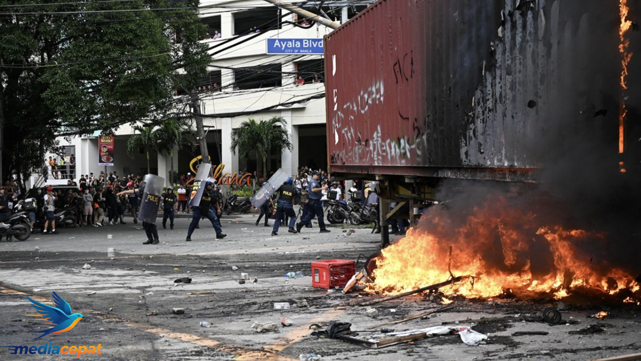 Manila Bergejolak: Bendera Bajak Laut & Perlawanan pada Korupsi