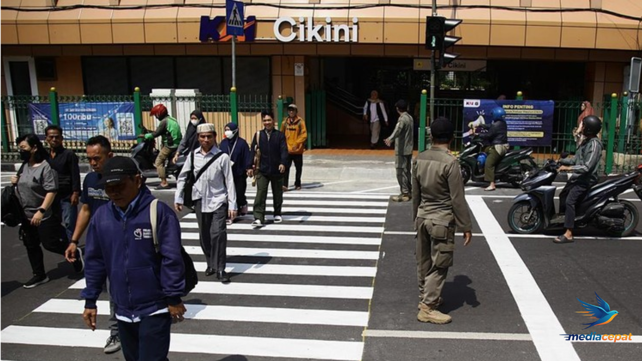 Lelah Menyeberang Chaos di Stasiun Cikini? Ini Solusi Terbarunya!