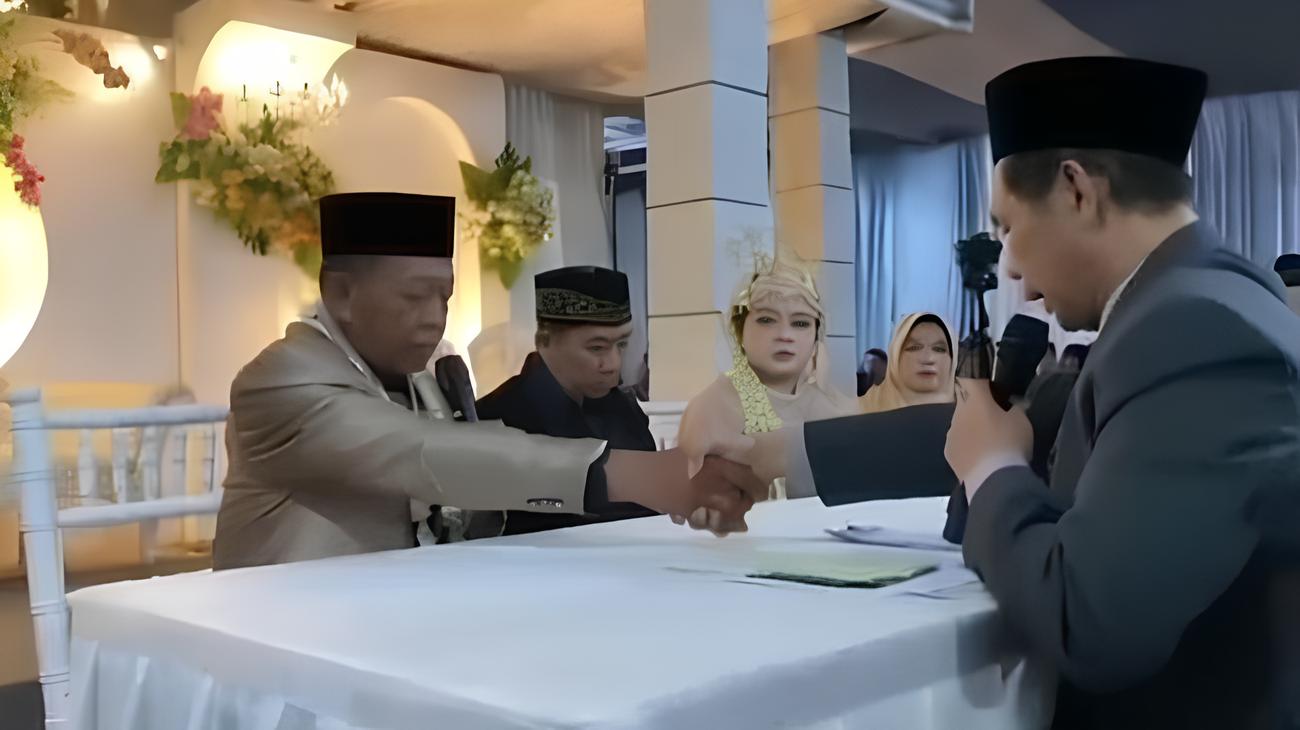 Pernikahan Viral: Kakek 74 Tahun Nikahi Wanita 24 Tahun, Mahar Rp 3 Miliar — Faktanya?